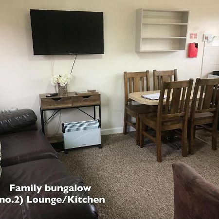 ווצ'ט Court Farm Holiday Bungalows Ltd מראה חיצוני תמונה