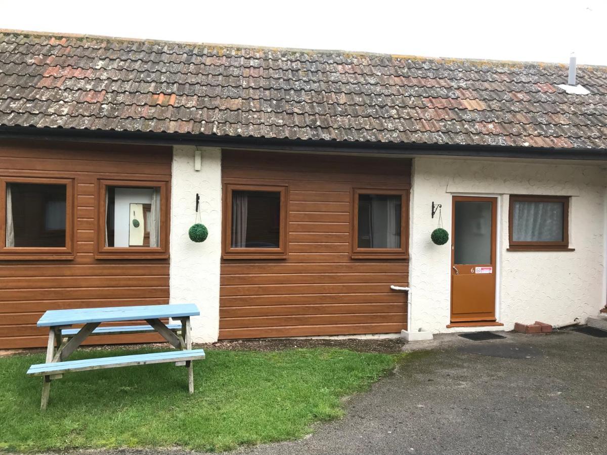 ווצ'ט Court Farm Holiday Bungalows Ltd מראה חיצוני תמונה